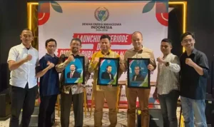 penyerahan-plakat-diskusi-publik-nasional-67197419ed64153f0c35d852